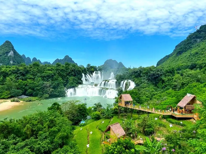 【豪华包车游】德天跨国瀑布•通灵峡谷•巴马长寿村•北海银滩•涠洲岛•5天4晚广西全景游【小包团】