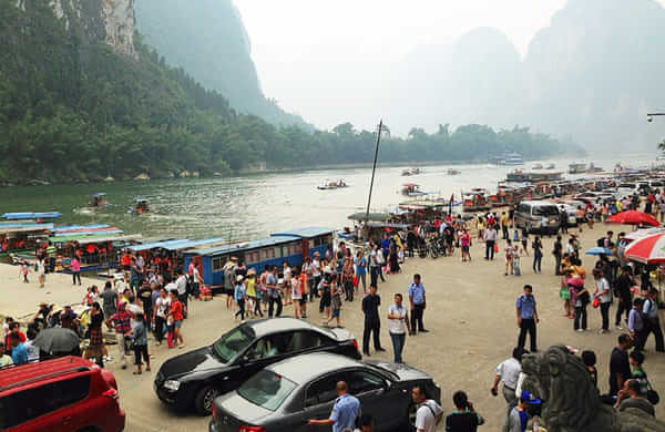 桂林国庆旅游——漓江杨堤码头人山人海