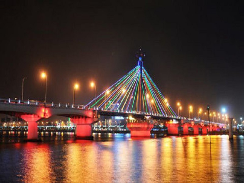 夜游西贡河