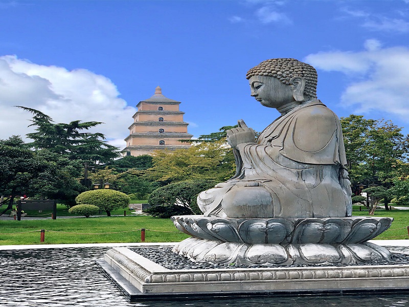 <b>西安•钟鼓楼•秦始皇陵兵马俑•华清宫•法门寺•西安博物馆•大唐不夜城•大慈恩寺•大雁塔 双飞5天4晚游【法门佛光】</b>