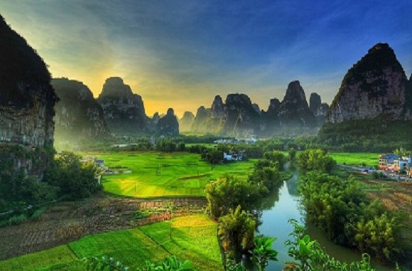 <b>德天跨国瀑布•明仕田园•鱼鳞坝•通灵大峡谷•巴马长寿村 3天2晚游【畅游桂西南】</b>