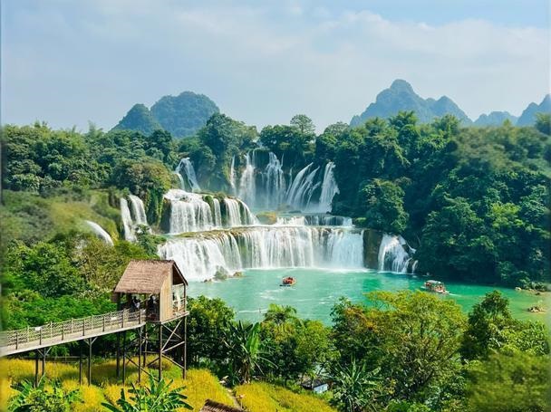 【广西特惠7天游】德天跨国瀑布•通灵大峡谷•巴马长寿村•北海银滩•桂林