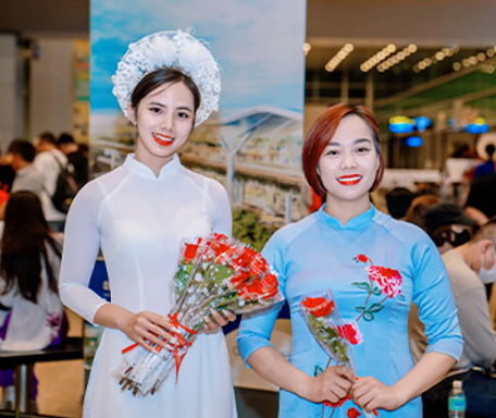 奥戴美女鲜花迎接